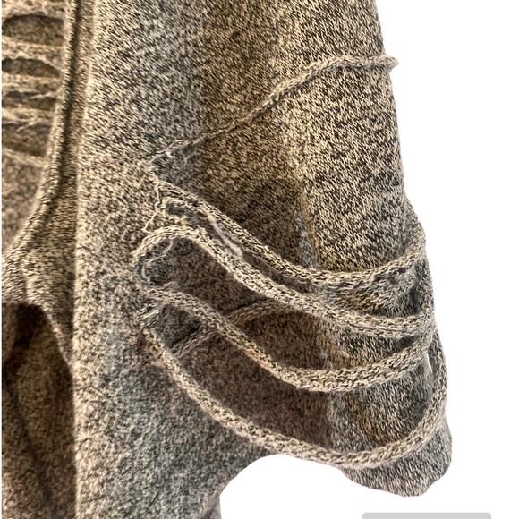 Five.By. Five short sleeved hoodie, XL, lightweight, soft, distressed, sporty. - Picture 5 of 9